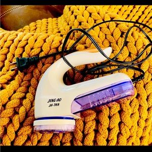 Barely Used Fabric Shaver/Lint Remover/Sweater Trim for Clothes & Furniture!😍♥️